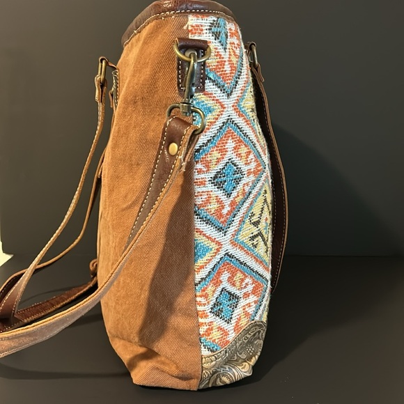 Myra Bag Hussie Tote Bag NWT - Picture 5 of 9